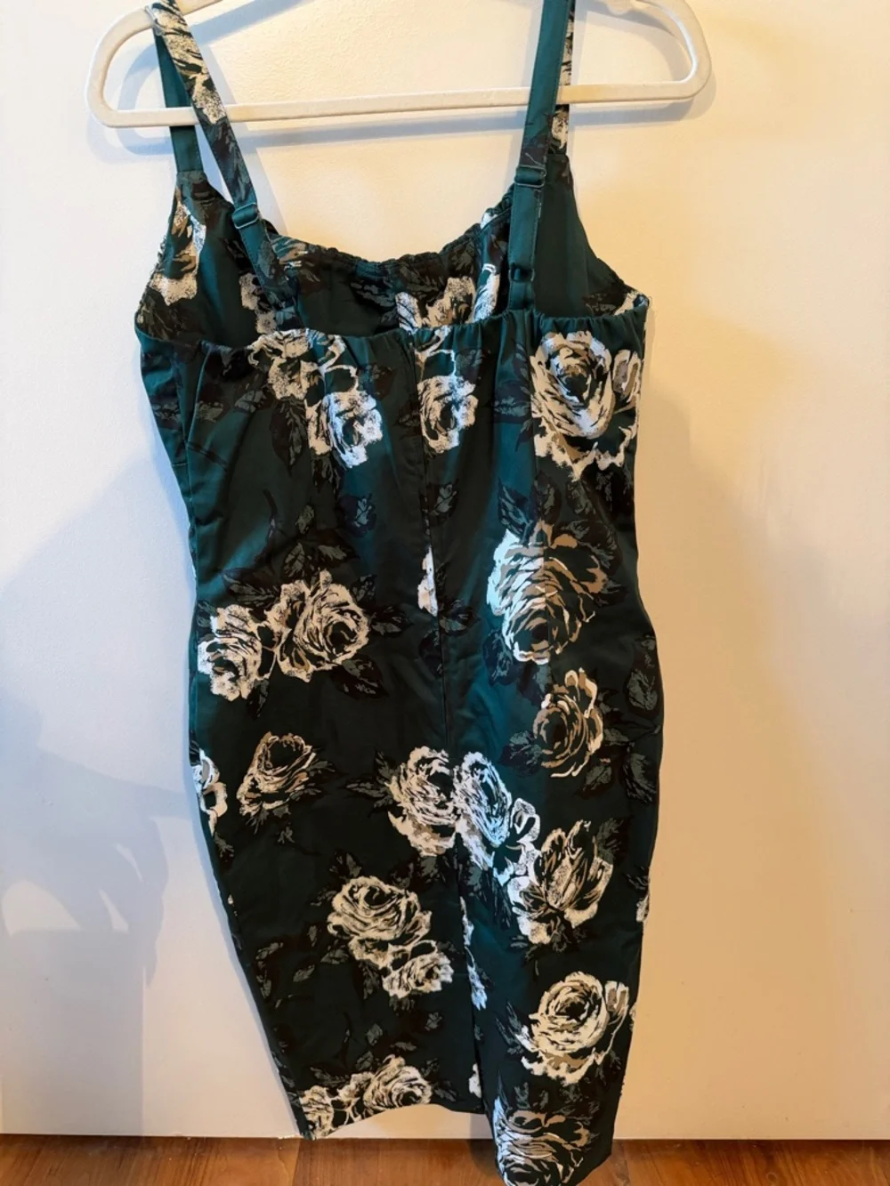 Ingenue Wiggle Dress in vintage green rose - Vixen by Michelline Pitt - NWT - Picture 2 of 5